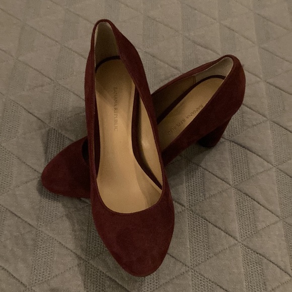 Banana Republic Shoes - Banana Republic Burgundy Suede Pumps 👠
